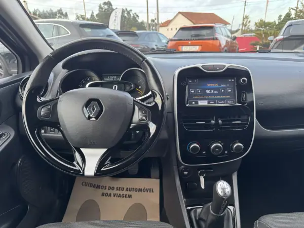 Renault Clio Sport Tourer 2015 - 8990 EUR, 211000 km - AUTO.MOTO.pt - 211000km - foto 9 de 33
