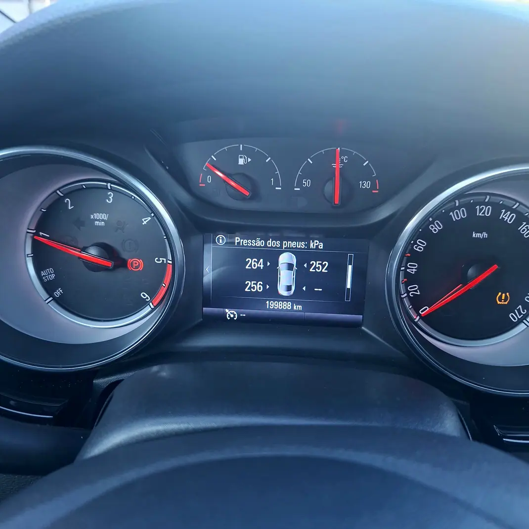 Opel Astra 2017 - 10500 EUR, 200000 km - 200000km - foto 11 de 15