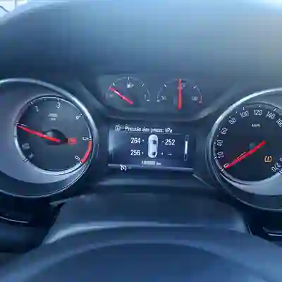 Opel Astra 2017 - 10500 EUR, 200000 km - AUTO.MOTO.pt - 200000km - foto 11 de 15