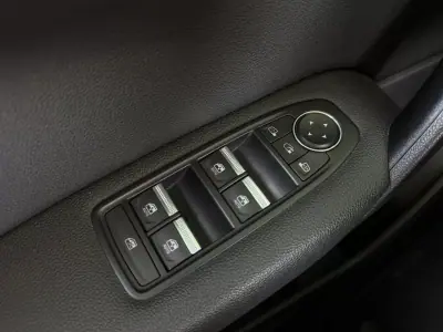 Renault Captur 2020 - 21900 EUR, 49585 km - AUTO.MOTO.pt - 49585km - foto 14 de 19