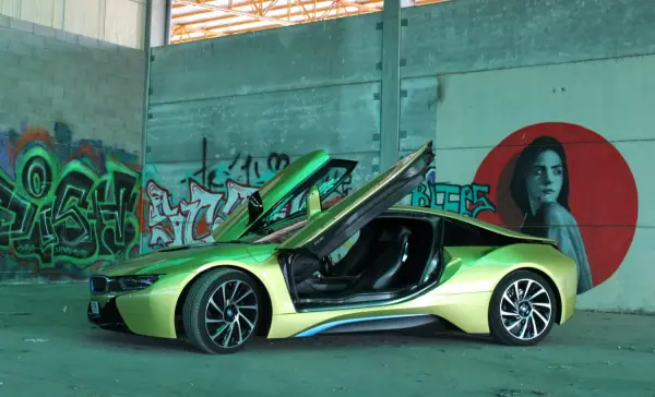 BMW i8 2016 - 62000 EUR, 97000 km - AUTO.MOTO.pt - 97000km - foto 7 de 8