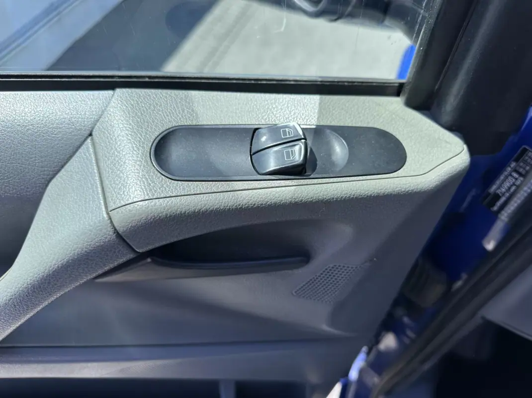 Mercedes-Benz VITO 111 CDI -LONGA 2005 - 5900 EUR, 400000 km - AUTO.MOTO.pt - 400000km - foto 9 de 22