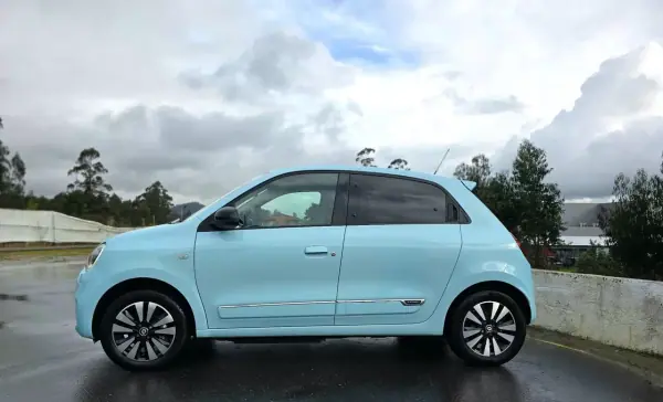 Renault Twingo 2023 - 13990 EUR, 27700 km - AUTO.MOTO.pt - 27700km - foto 9 de 32