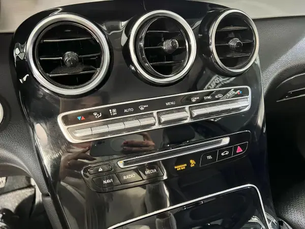 Mercedes-Benz GLC 220 2018 - 35600 EUR, 100274 km - AUTO.MOTO.pt - 100274km - foto 13 de 21