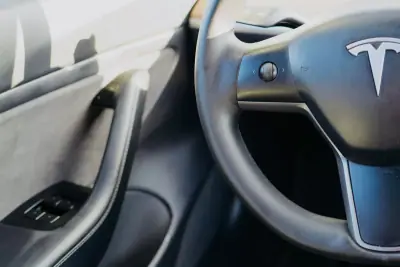 Tesla Model 3 2020 - 24500 EUR, 118368 km - AUTO.MOTO.pt - 118368km - foto 9 de 21