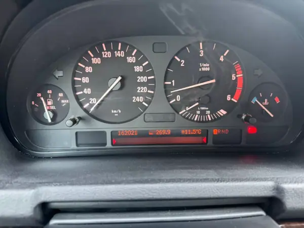 BMW X5 2003 - 12900 EUR, 162021 km - AUTO.MOTO.pt - 162021km - foto 6 de 17