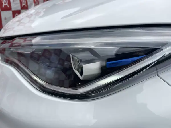 Renault Zoe 2020 - 14990 EUR, 69000 km - AUTO.MOTO.pt - 69000km - foto 8 de 23