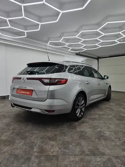 Renault Mégane Sport Tourer 2019 - 11950 EUR, 286730 km - AUTO.MOTO.pt - 286730km - foto 38 de 52