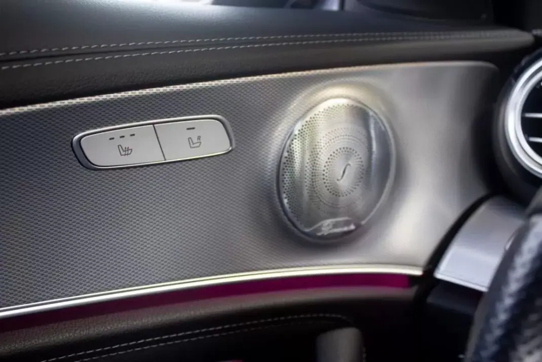 Mercedes-Benz E 300 2019 - 29900 EUR, 168000 km - AUTO.MOTO.pt - 168000km - foto 21 de 22