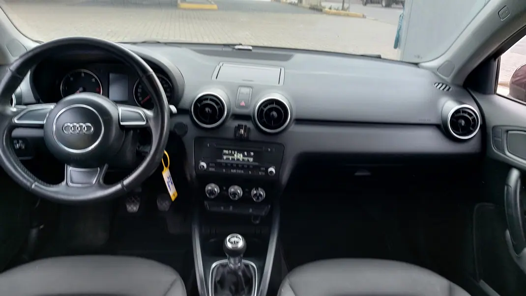 Audi A1 Sportback 2013 - 8500 EUR, 209000 km - AUTO.MOTO.pt - 209000km - foto 10 de 15