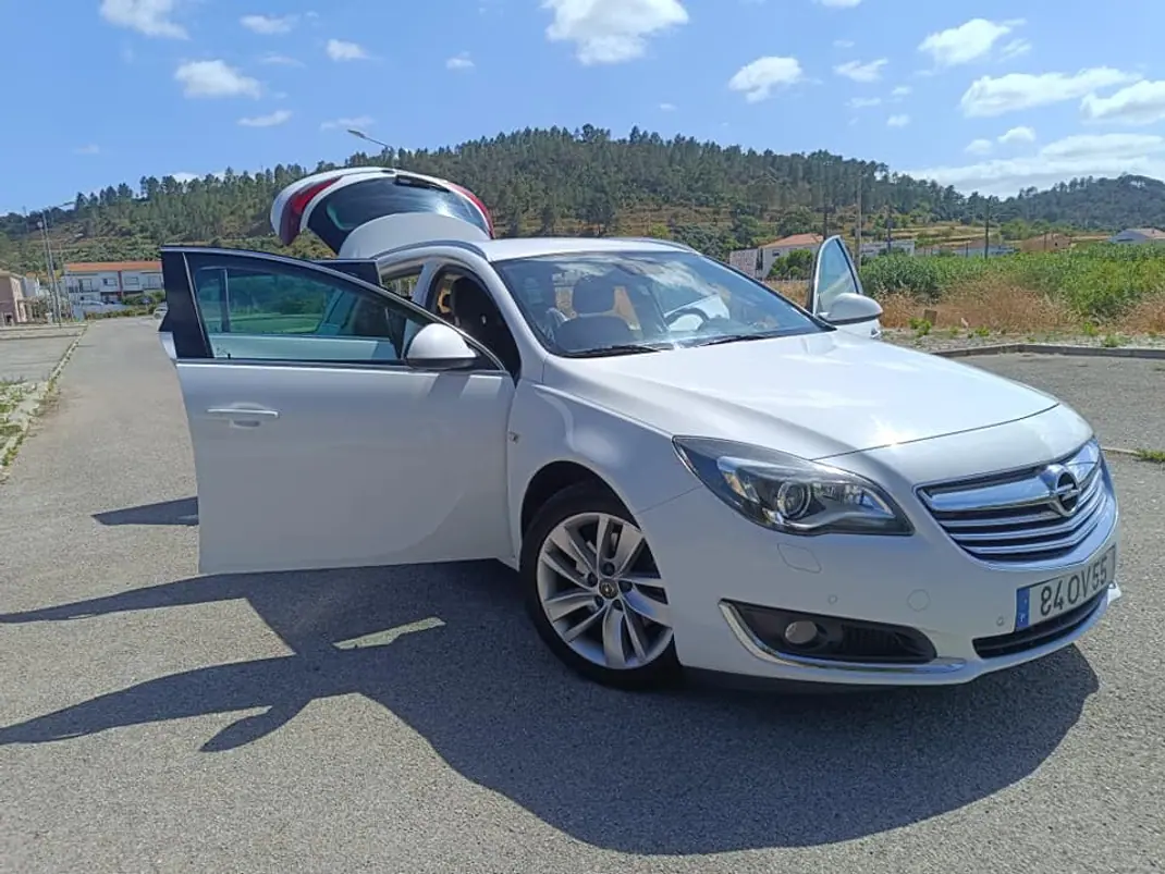 Opel Insignia Sports Tourer 2014 - 7500 EUR, 289000 km - AUTO.MOTO.pt - 289000km - foto 1 de 15