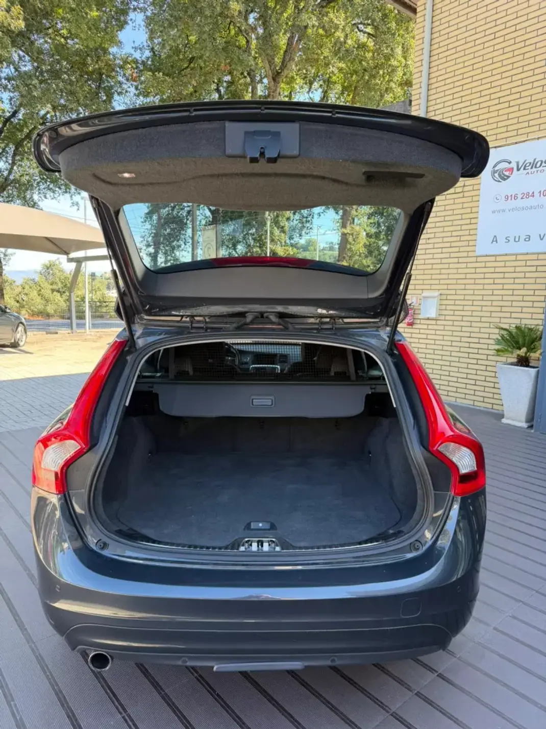 Volvo V60 2014 - 8900 EUR, 219293 km - 219293km - foto 6 de 13