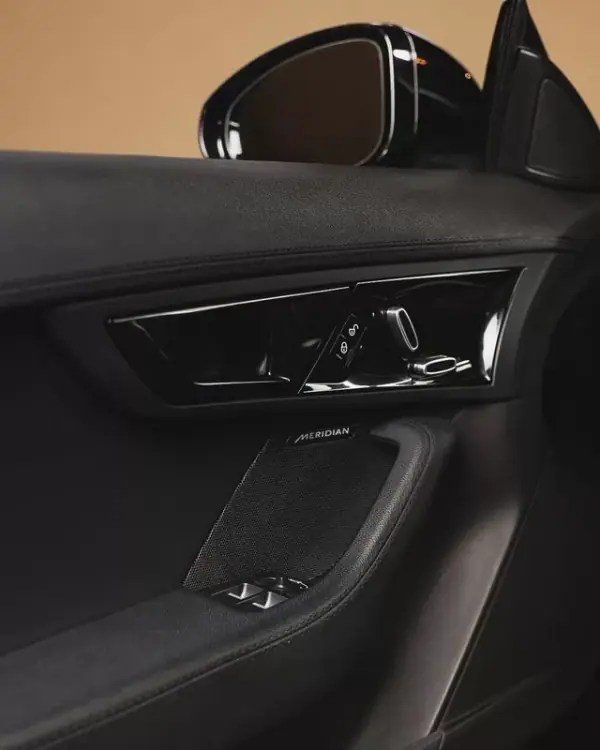 Jaguar F-Type 2018 - 45950 EUR, 78000 km - AUTO.MOTO.pt - 78000km - foto 24 de 31
