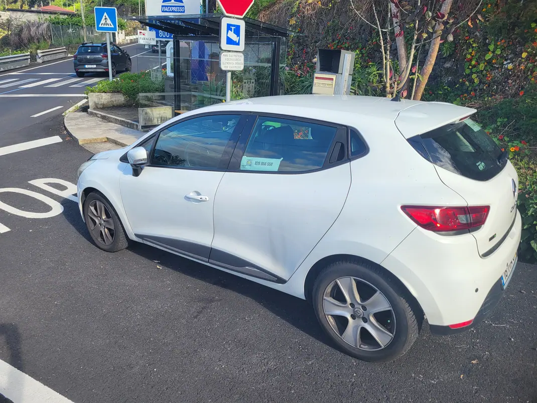 Renault Clio 2013 - 8600 EUR, 171000 km - AUTO.MOTO.pt - 171000km - foto 4 de 19