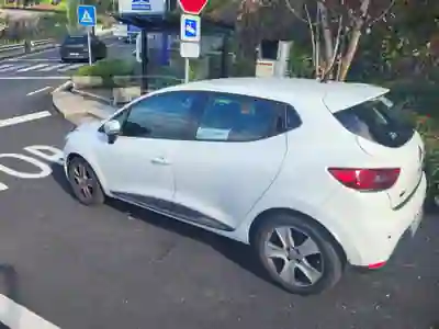 Renault Clio 2013 - 8600 EUR, 171000 km - AUTO.MOTO.pt - 171000km - foto 4 de 19