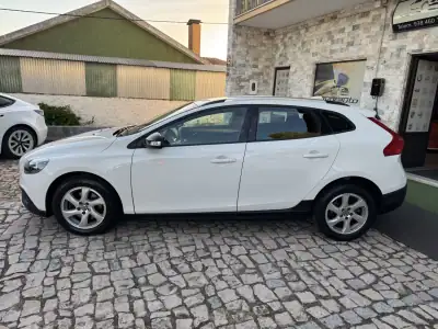 Volvo V40 Cross Country 2014 - 13500 EUR, 149000 km - AUTO.MOTO.pt - 149000km - foto 4 de 34