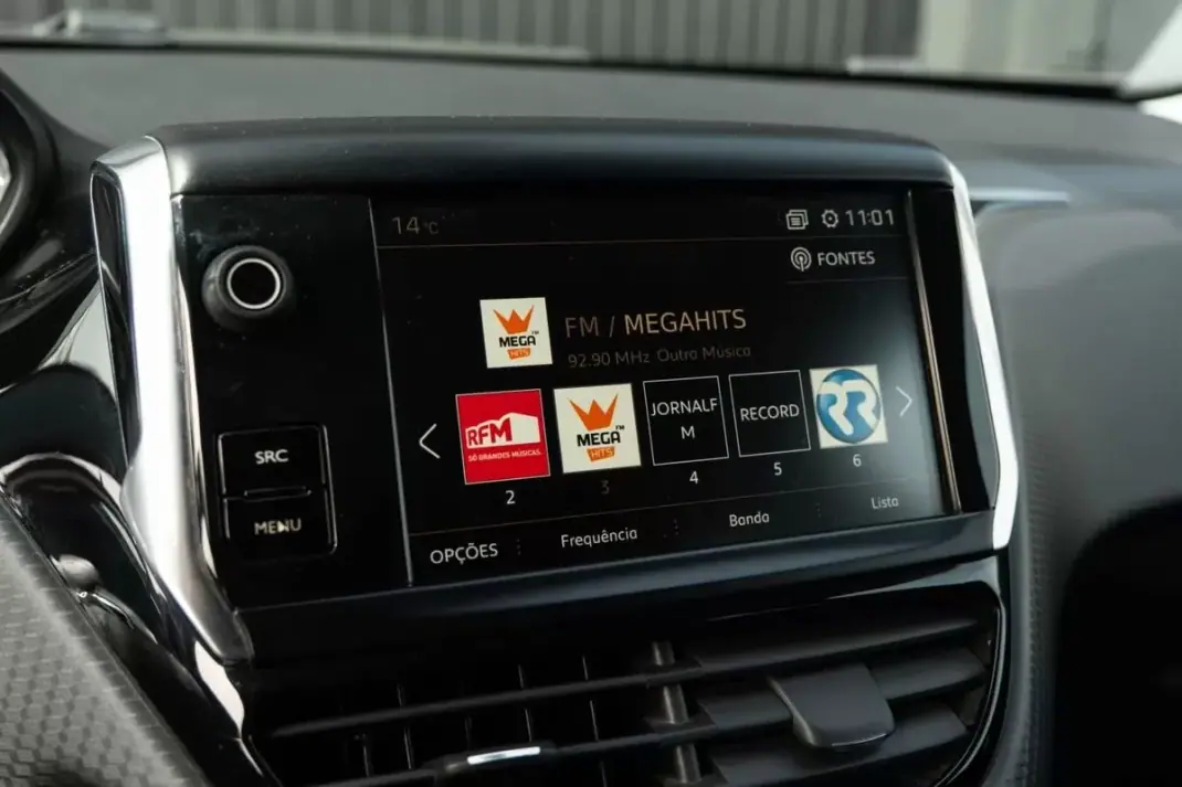 Peugeot 2008 2019 - 12999 EUR, 105150 km - AUTO.MOTO.pt - 105150km - foto 19 de 25