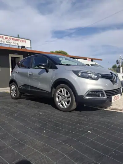 Renault Captur 2017 - 12950 EUR, 119123 km - AUTO.MOTO.pt - 119123km - foto 5 de 14