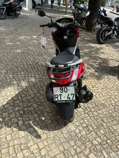 Yamaha NMAX 2016 - 2350 EUR, 7993 km - AUTO.MOTO.pt - 7993km - foto 4 de 11