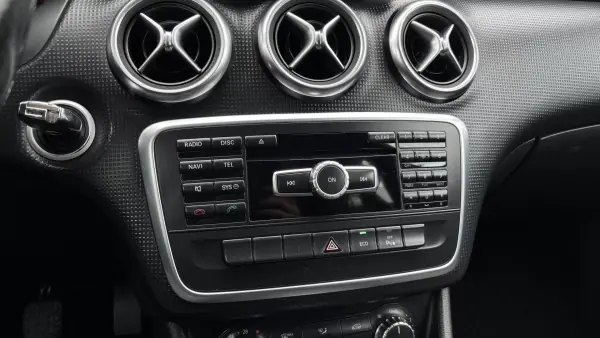 Mercedes-Benz A 180 2014 - 14650 EUR, 191121 km - AUTO.MOTO.pt - 191121km - foto 10 de 34