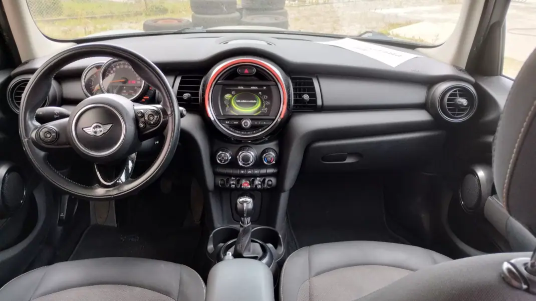 MINI 5 Portas 2016 - 8999 EUR, 224000 km - AUTO.MOTO.pt - 224000km - foto 18 de 32