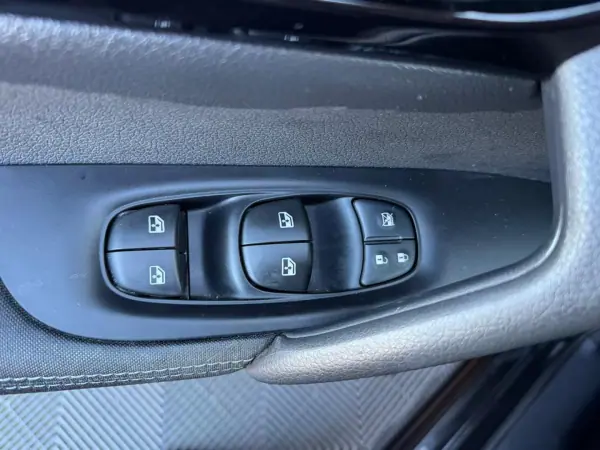 Nissan Qashqai 2020 - 20900 EUR, 73588 km - AUTO.MOTO.pt - 73588km - foto 10 de 16