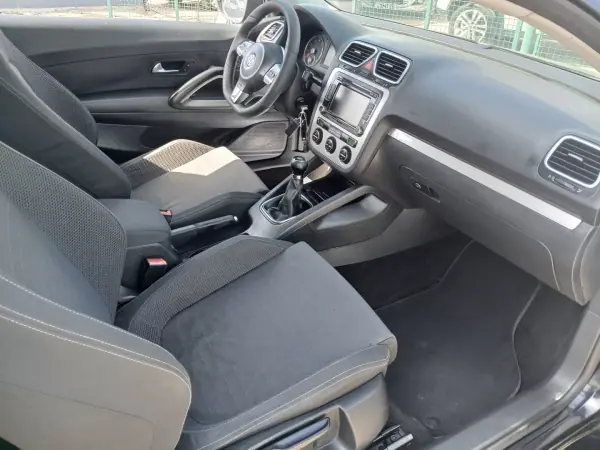 Volkswagen Scirocco 2009 - 8300 EUR, 188362 km - AUTO.MOTO.pt - 188362km - foto 24 de 26
