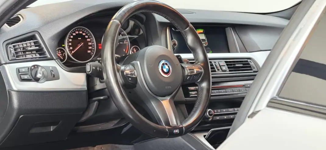 BMW 520 2016 - 20990 EUR, 177000 km - AUTO.MOTO.pt - 177000km - foto 28 de 45