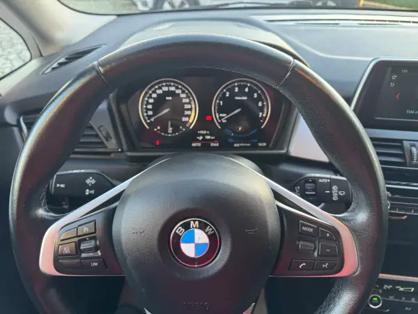 BMW 225xe Active Tourer 2018 - 18900 EUR, 68000 km - AUTO.MOTO.pt - 68000km - foto 39 de 52