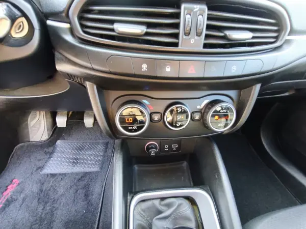 Fiat Tipo Station Wagon 2017 - 9900 EUR, 171332 km - 171332km - foto 11 de 19