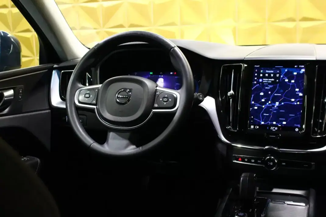 Volvo XC 60 2021 - 26900 EUR, 225000 km - AUTO.MOTO.pt - 225000km - foto 20 de 31
