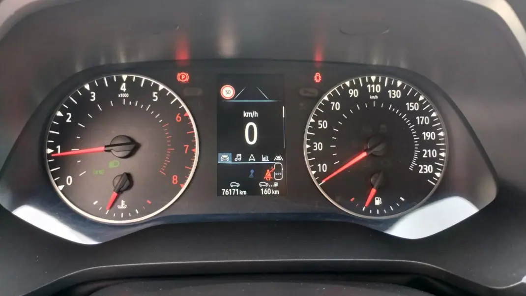 Renault Captur 2022 - 15950 EUR, 77000 km - AUTO.MOTO.pt - 77000km - foto 32 de 42