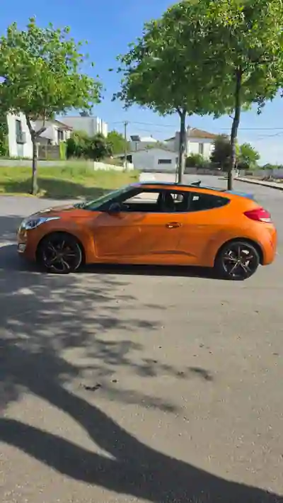 Hyundai Veloster 2012 - 10000 EUR, 150000 km - AUTO.MOTO.pt - 150000km - foto 3 de 17