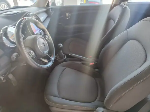 MINI Cooper 2014 - 11100 EUR, 166000 km - AUTO.MOTO.pt - 166000km - foto 11 de 37