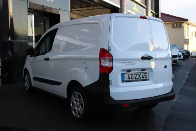 Ford Transit Courier 2020 - 12400 EUR, 140939 km - AUTO.MOTO.pt - 140939km - foto 4 de 15
