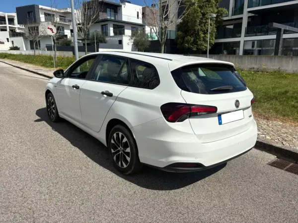 Fiat Tipo Station Wagon 2021 - 9999 EUR, 100000 km - AUTO.MOTO.pt - 100000km - foto 3 de 10
