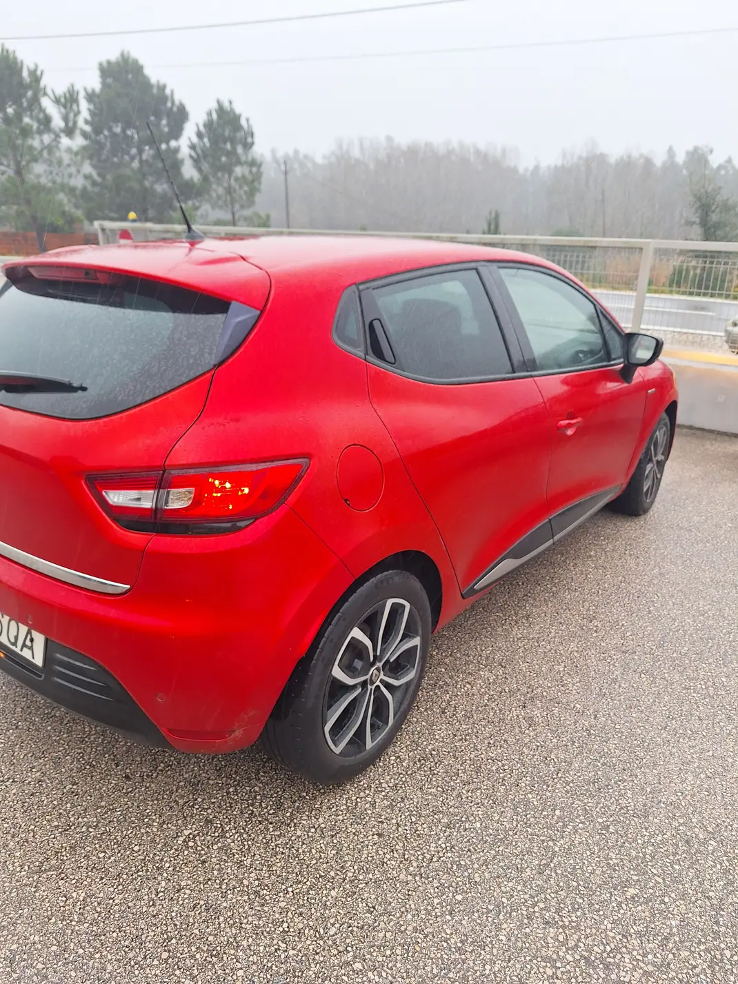 Renault Clio 2018 - 8200 EUR, 113200 km - AUTO.MOTO.pt - 113200km - foto 4 de 8