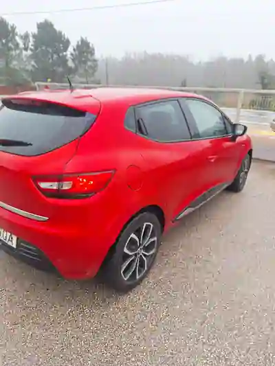 Renault Clio 2018 - 8200 EUR, 113200 km - AUTO.MOTO.pt - 113200km - foto 4 de 8