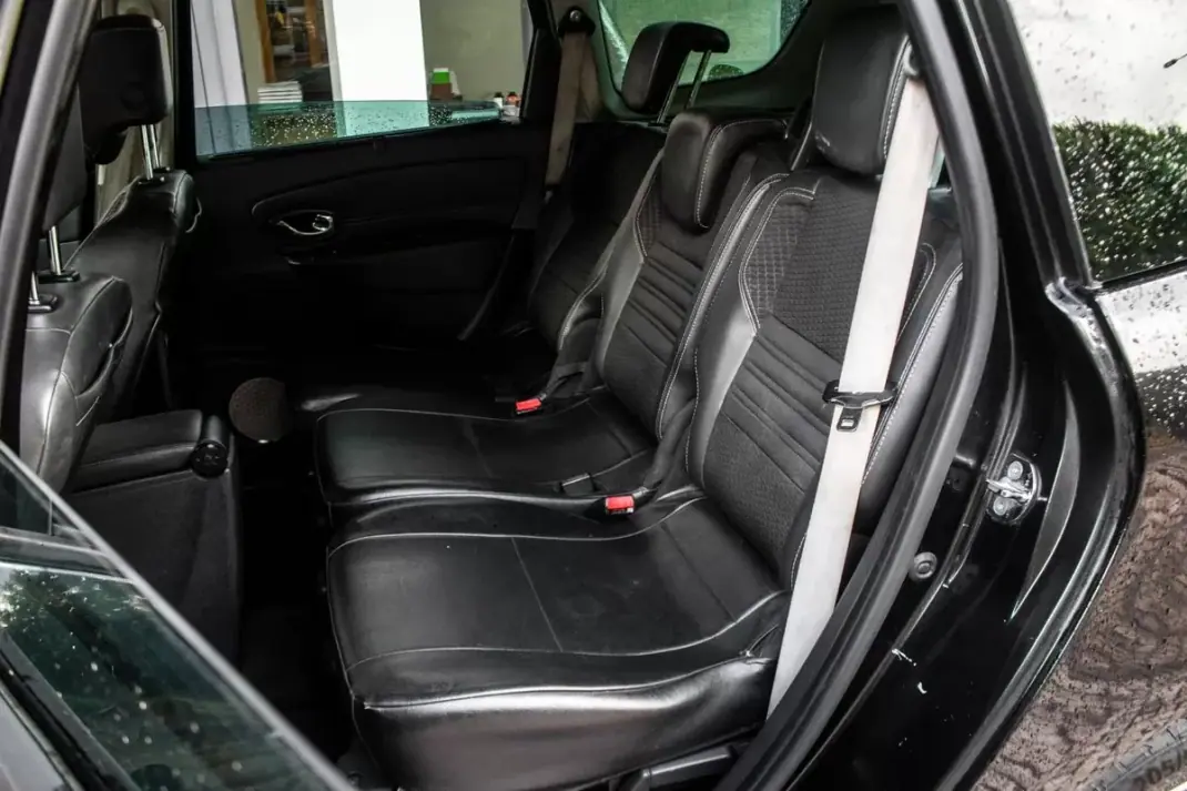 Renault Grand Scénic 2015 - 8990 EUR, 282413 km - AUTO.MOTO.pt - 282413km - foto 28 de 43