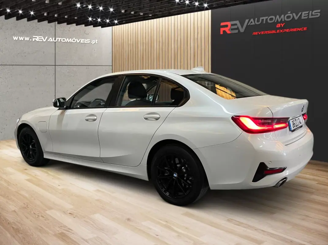 BMW 330e 2019 - 23950 EUR, 154443 km - 154443km - foto 4 de 20