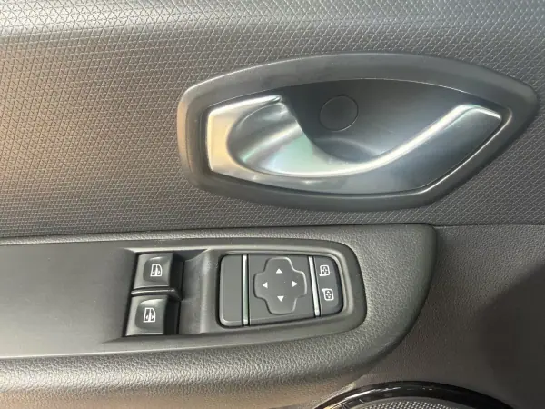 Renault Clio 2019 - 14900 EUR, 54906 km - AUTO.MOTO.pt - 54906km - foto 12 de 14