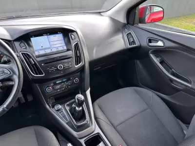 Ford Focus 2017 - 9900 EUR, 190000 km - AUTO.MOTO.pt - 190000km - foto 44 de 50