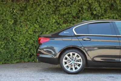 BMW 530e 2018 - 23900 EUR, 145900 km - AUTO.MOTO.pt - 145900km - foto 8 de 18