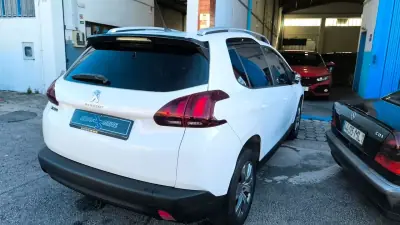 Peugeot 2008 2017 - 11500 EUR, 145000 km - AUTO.MOTO.pt - 145000km - foto 12 de 15