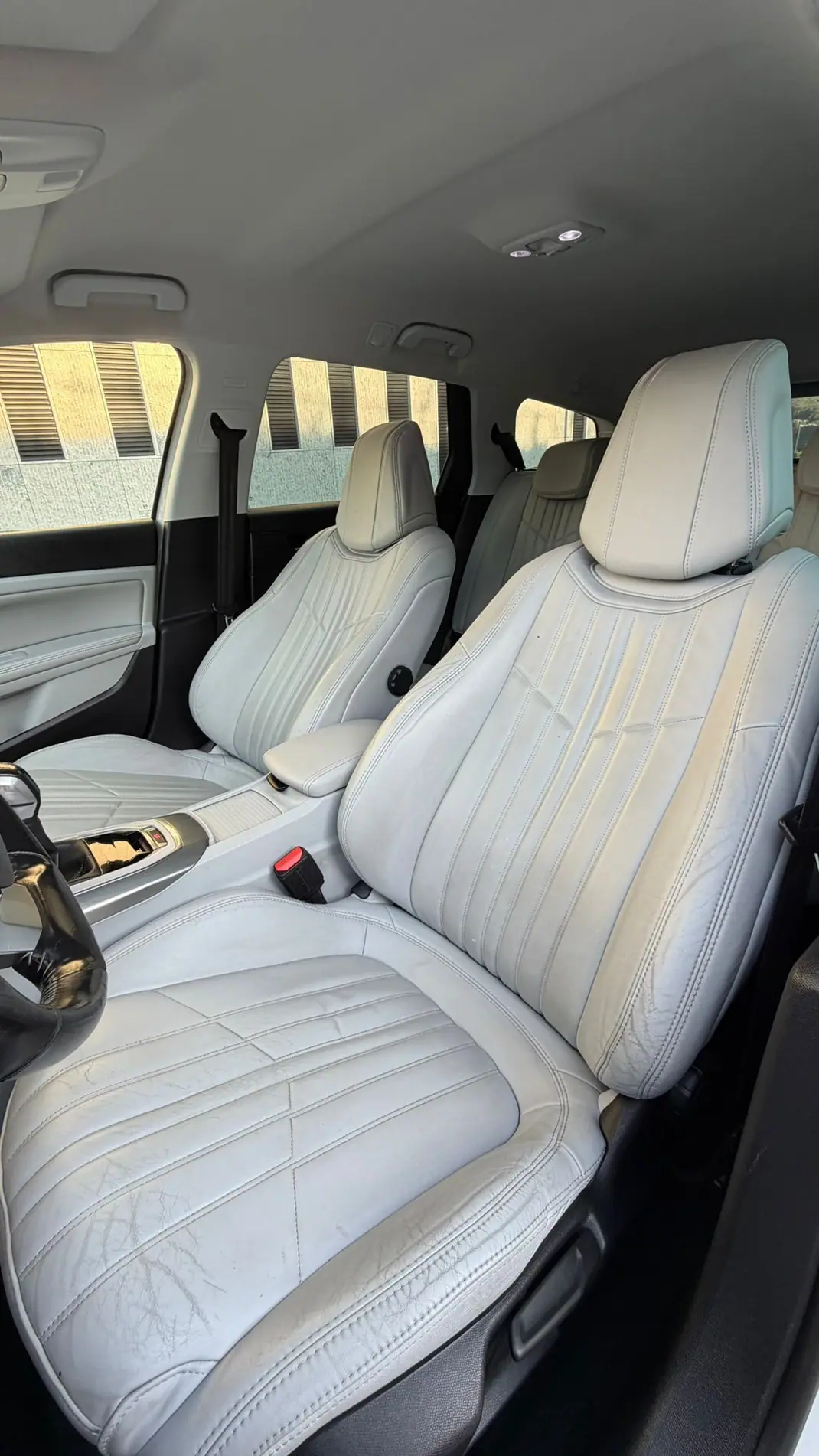 Peugeot 308 SW 2015 - 8000 EUR, 136000 km - AUTO.MOTO.pt - 136000km - foto 5 de 10