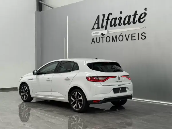 Renault Mégane 2019 - 15990 EUR, 124000 km - AUTO.MOTO.pt - 124000km - foto 6 de 11
