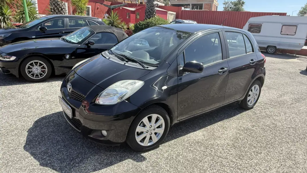Toyota Yaris 2010 - 8700 EUR, 69707 km - AUTO.MOTO.pt - 69707km - foto 1 de 35
