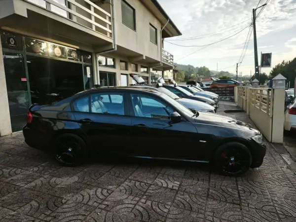 BMW 318 2010 - 8900 EUR, 360000 km - AUTO.MOTO.pt - 360000km - foto 6 de 27
