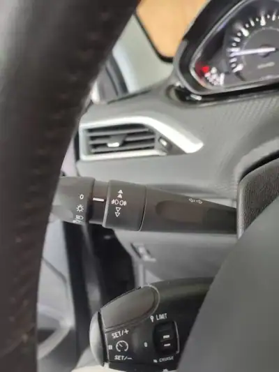 Peugeot 2008 2016 - 14900 EUR, 128000 km - AUTO.MOTO.pt - 128000km - foto 10 de 17