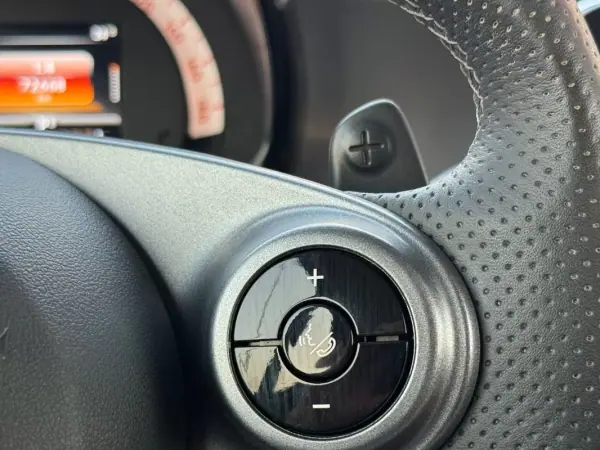 Smart ForTwo Coupé 2019 - 12750 EUR, 70000 km - AUTO.MOTO.pt - 70000km - foto 18 de 27